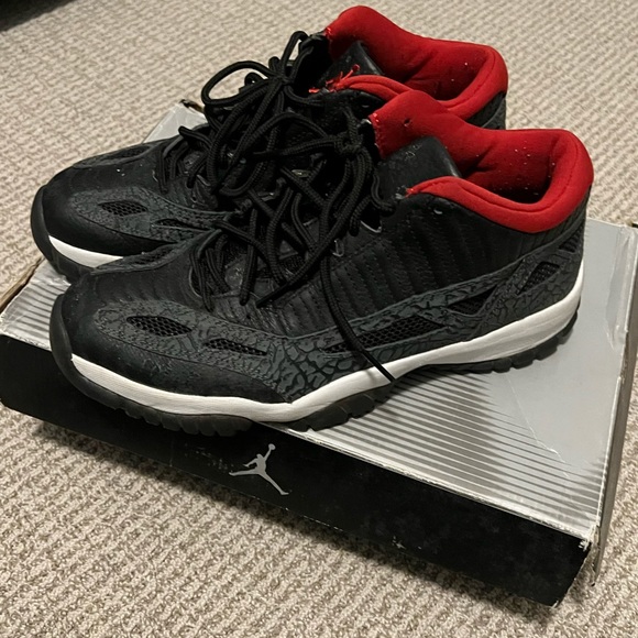 Nike Air Jordan 11 Retro Low size 9 - Picture 2 of 8